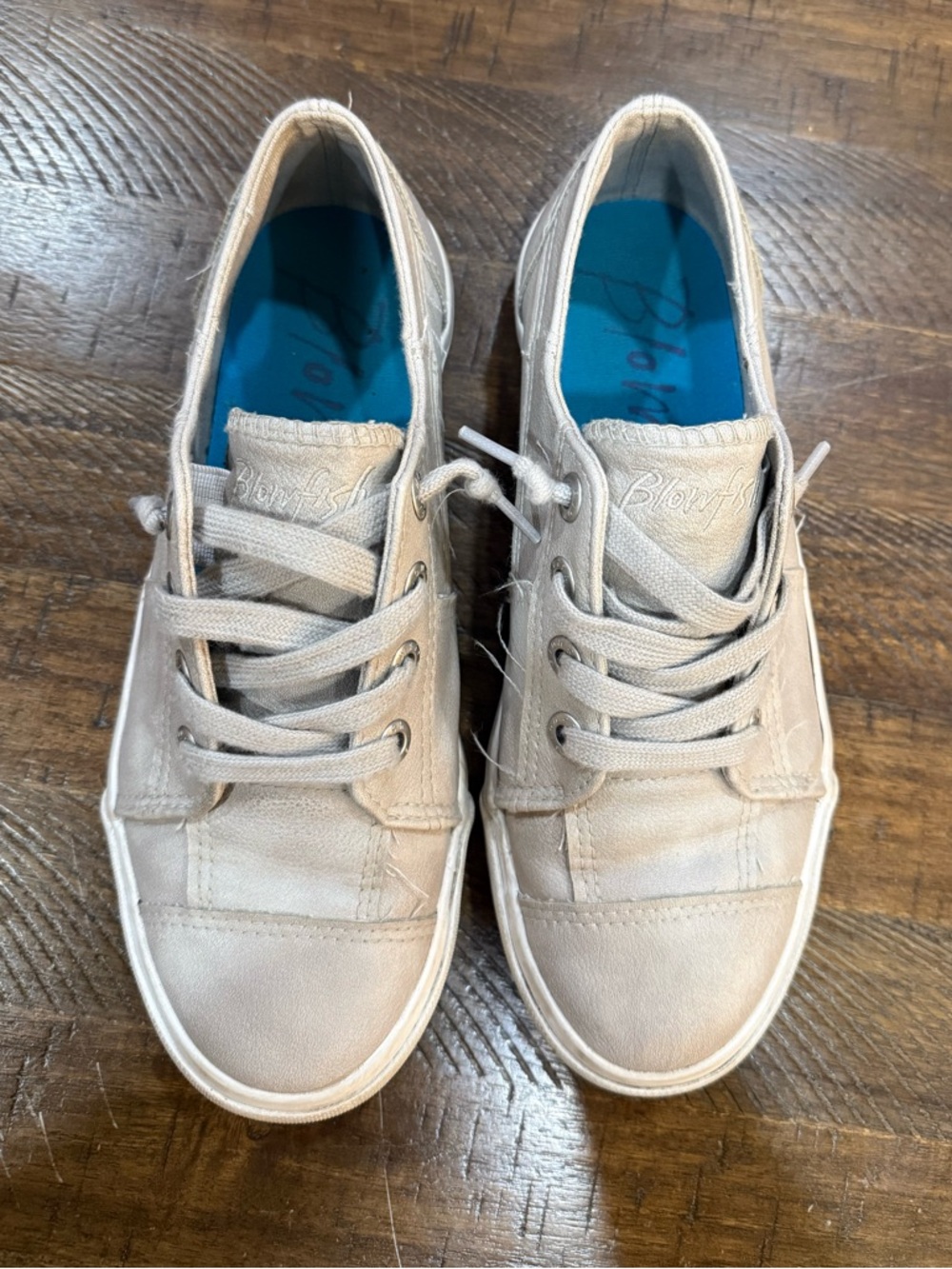 Women’s Blowfish Low-Top Canvas Sneakers - Size 8 - Picture 4 of 8